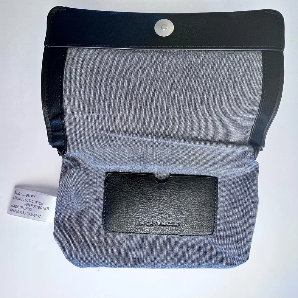 Lucky Brand black tone is a Clutch now cuz had conscious uncoupling with strap